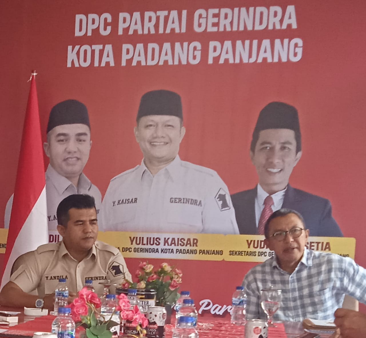 Ketua Timsel Partai Gerindra Padang Panjang, Yufa Andila, saat silaturahmi dengan Zulhendri Chien, Rabu (8/5/2024) di Sekretariat Gerindra.